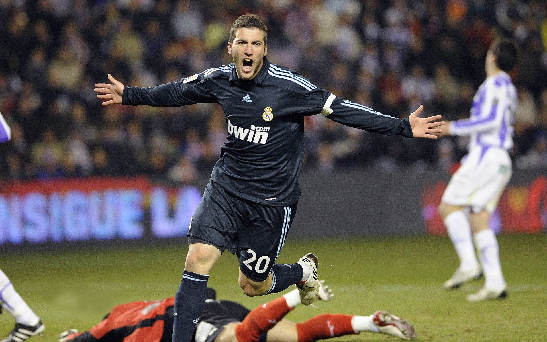 皇马中场三核磨合加速，阿隆索打造新“银河中场”