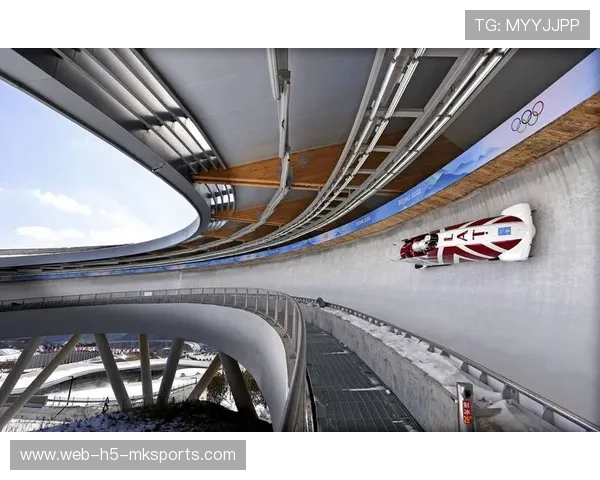 雪车赛高速赛道惊险刺激，团队协作至关重要，雪车比赛有什么技巧