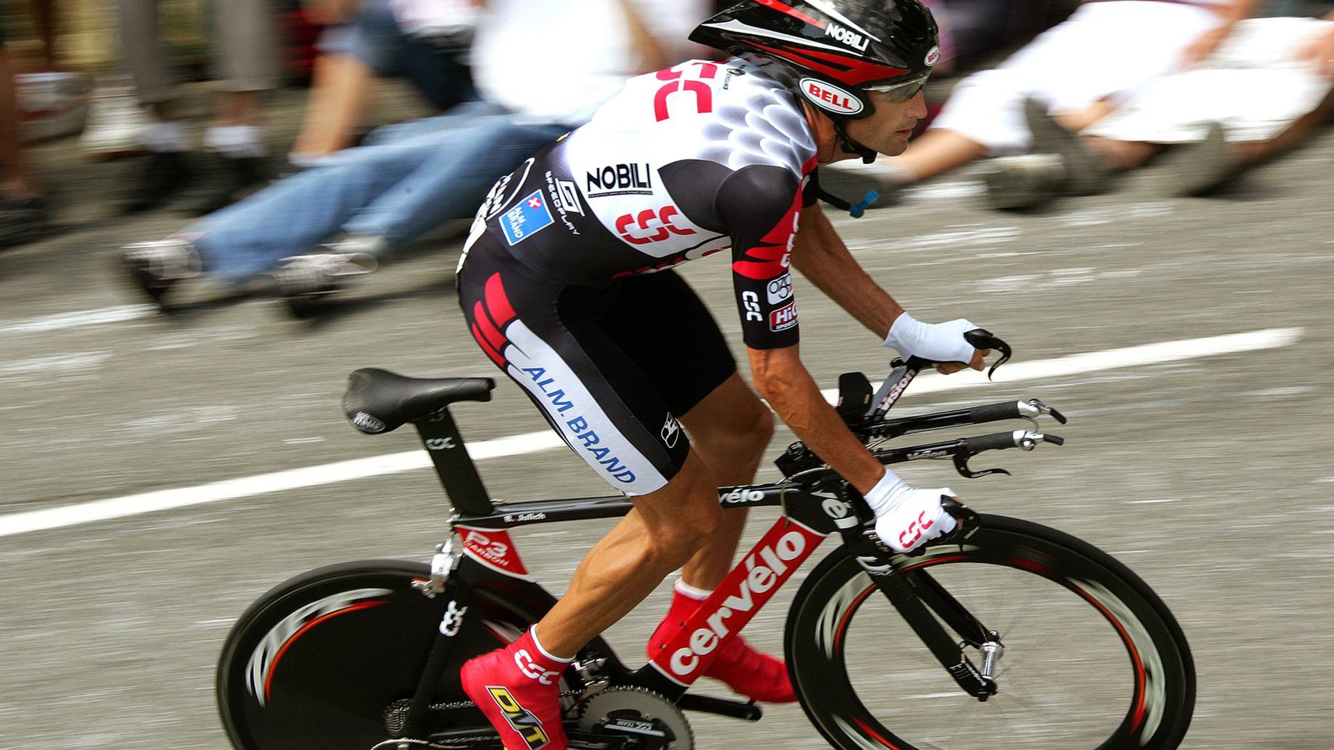 球队在赛季中期通过技战术调整提高效率，球队战术打法